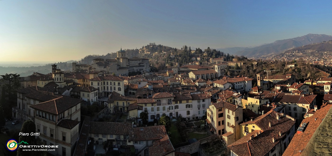 71 Dalla Torre Civica vista a ovest verso il colle  di San Vigilio.jpg